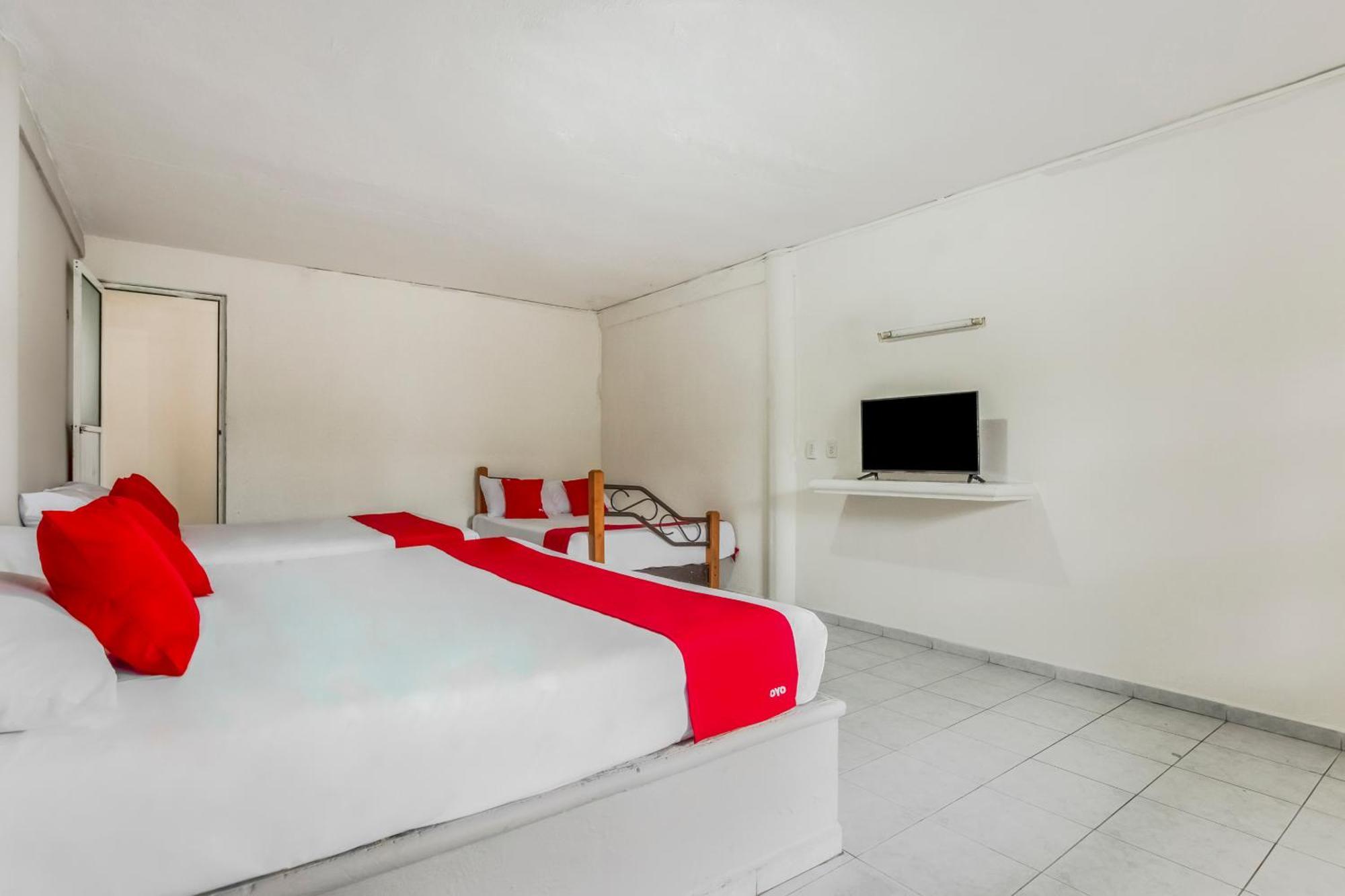 OYO Hotel Jaguar Cancún Exterior foto